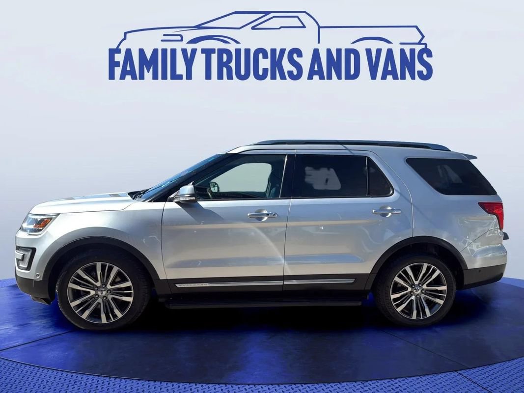 Used 2017 Ford Explorer Platinum AWD/4WD image 2