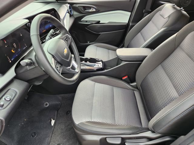 Used 2025 Chevrolet Trax LT w/ LT Convenience Package image 13