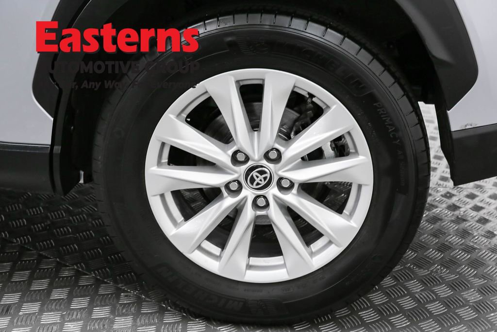 Used 2024 Toyota Corolla Cross LE image 30