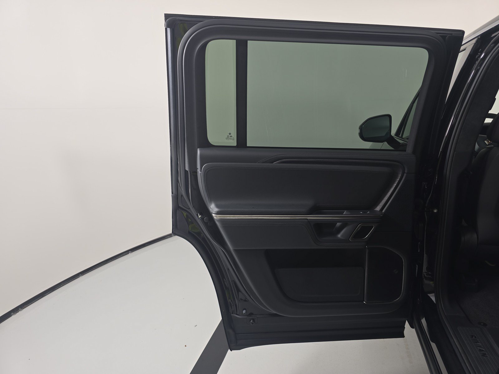 Used 2024 Rivian R1S Adventure AWD/4WD image 17