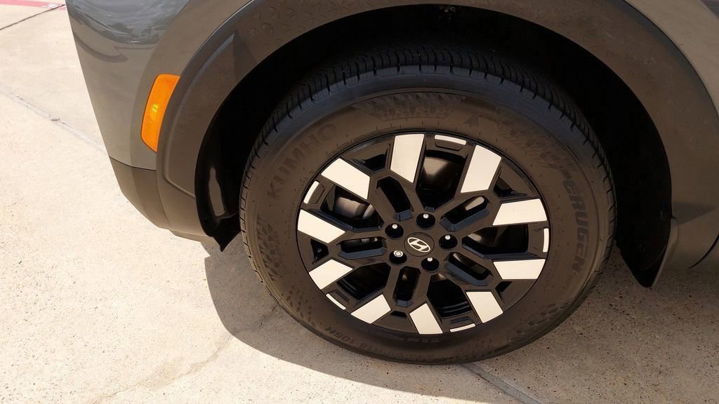 Certified 2025 Hyundai Santa Cruz SEL image 9
