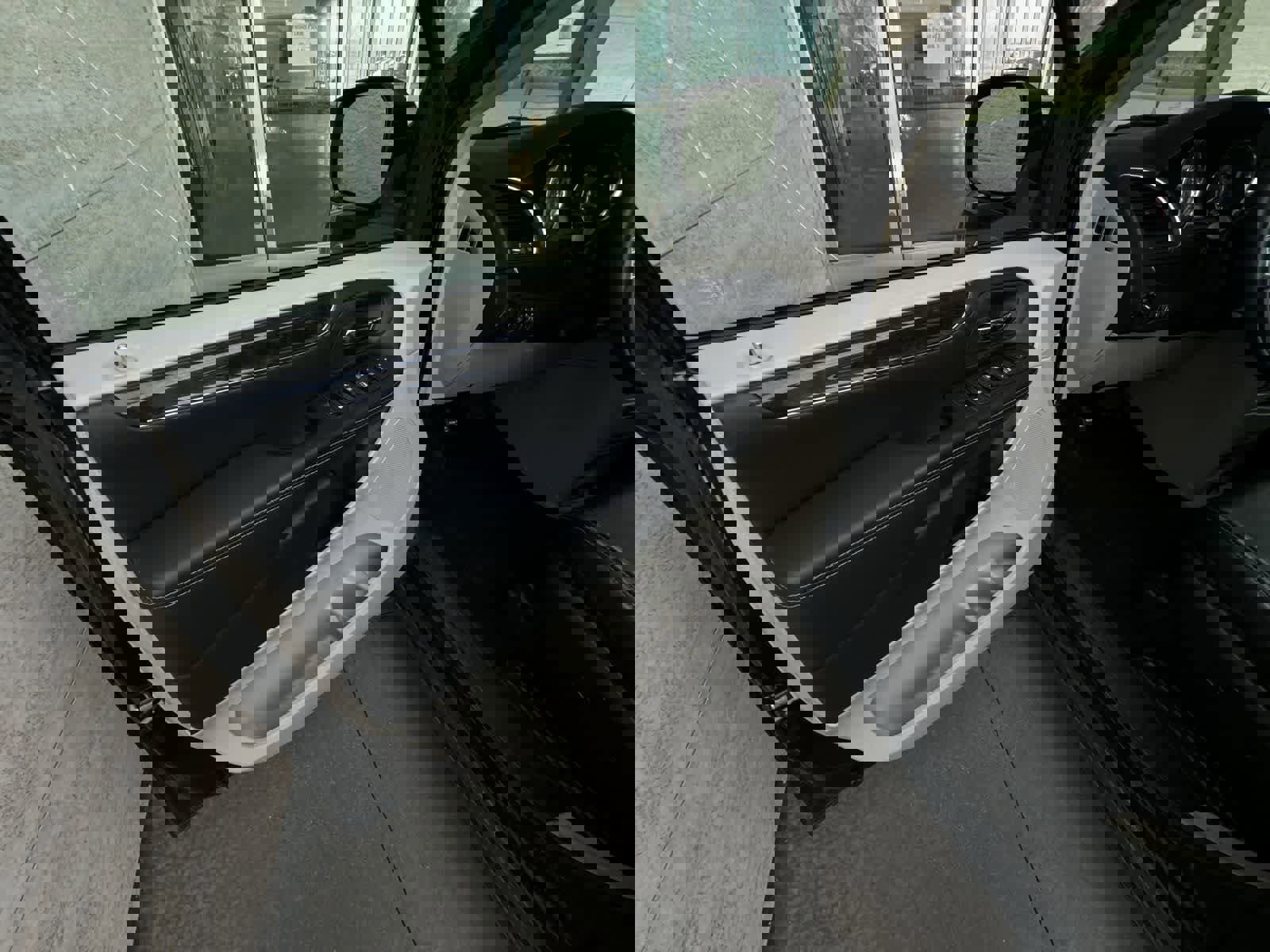 Used 2014 Chrysler Town & Country Touring image 28