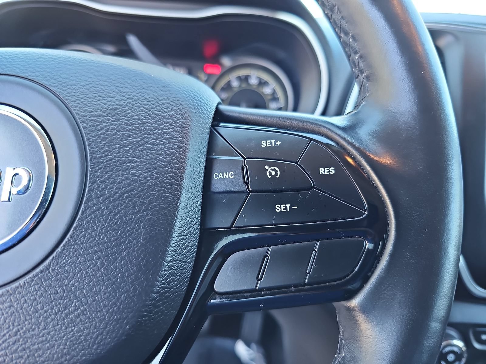 Used 2019 Jeep Cherokee Latitude Plus FWD image 17
