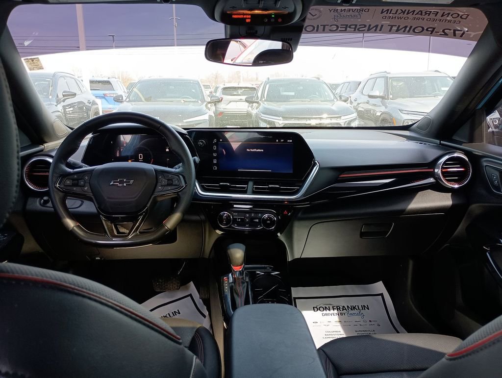 Used 2025 Chevrolet Trax RS w/ Sunroof Package FWD image 10