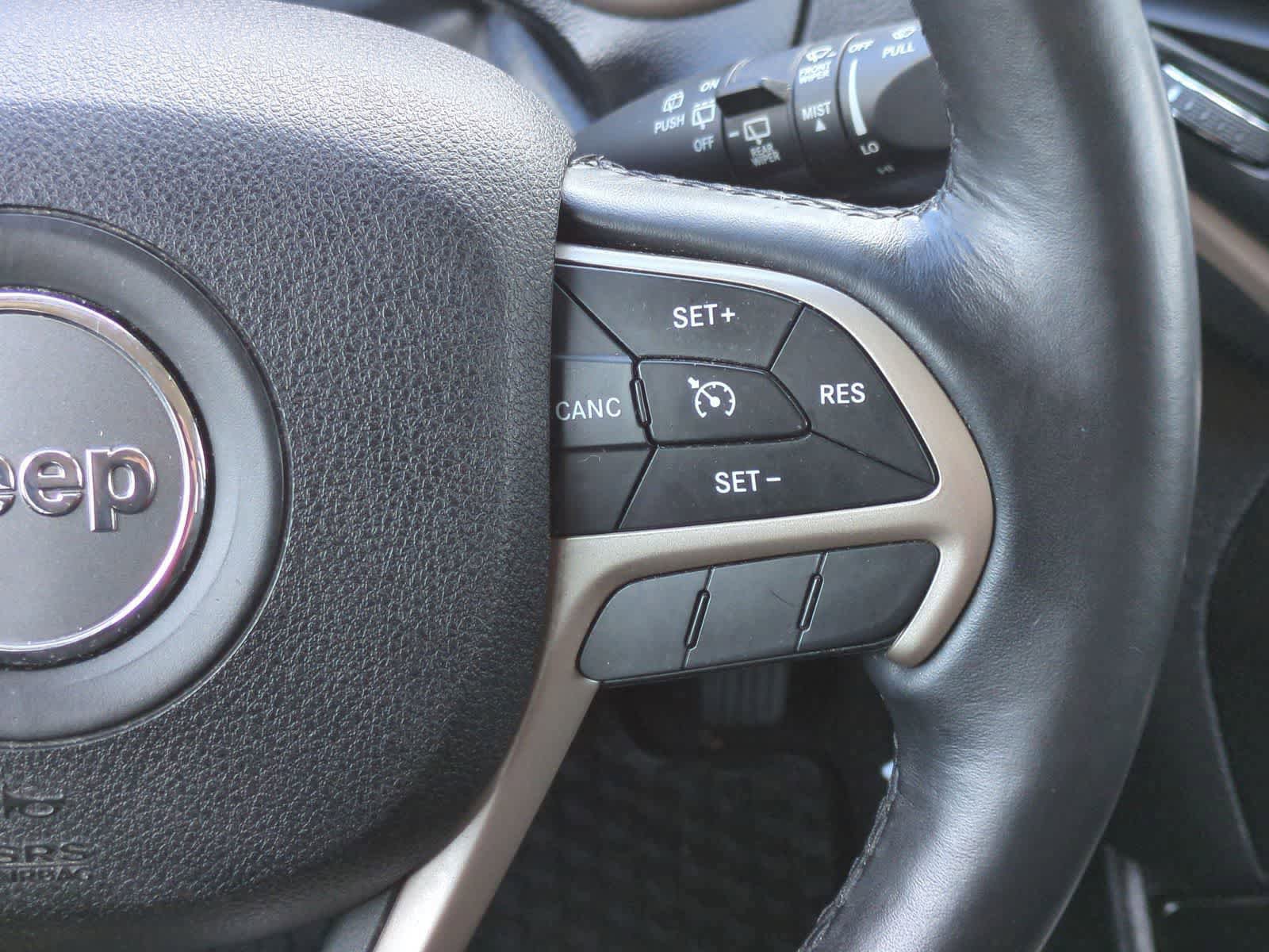 Used 2016 Jeep Cherokee Latitude w/ Safety/Convenience Group AWD/4WD image 24