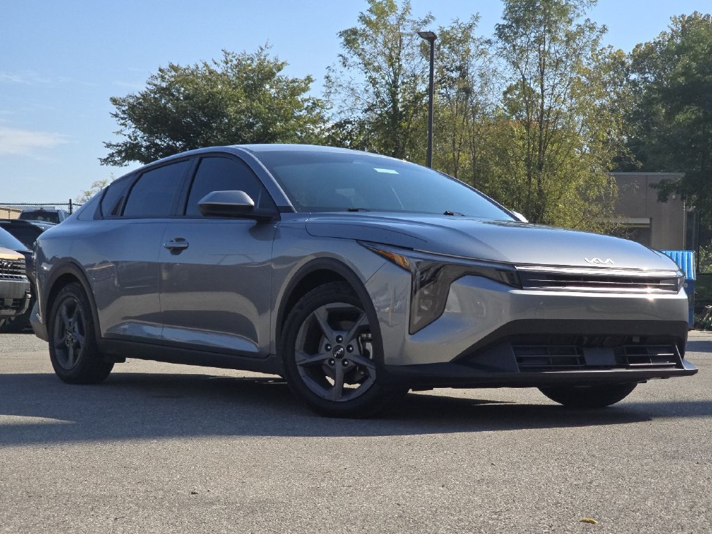 Used 2025 Kia K4 FWD image 2