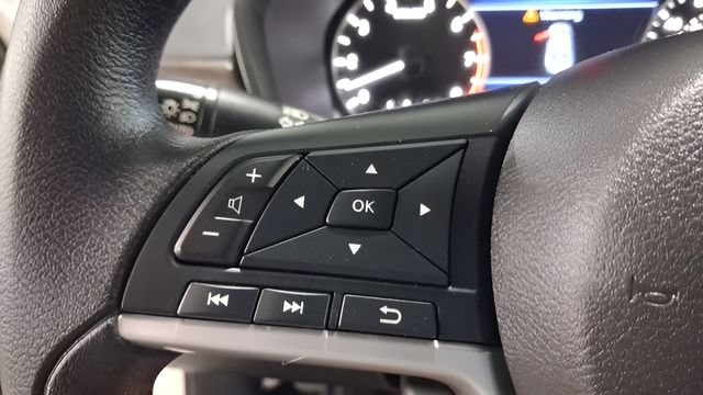 Used 2025 Nissan Altima 2.5 SV FWD image 29