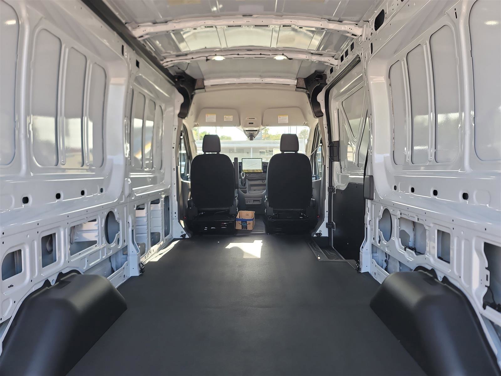 Used 2025 Ford Transit 250 148 Medium Roof image 8