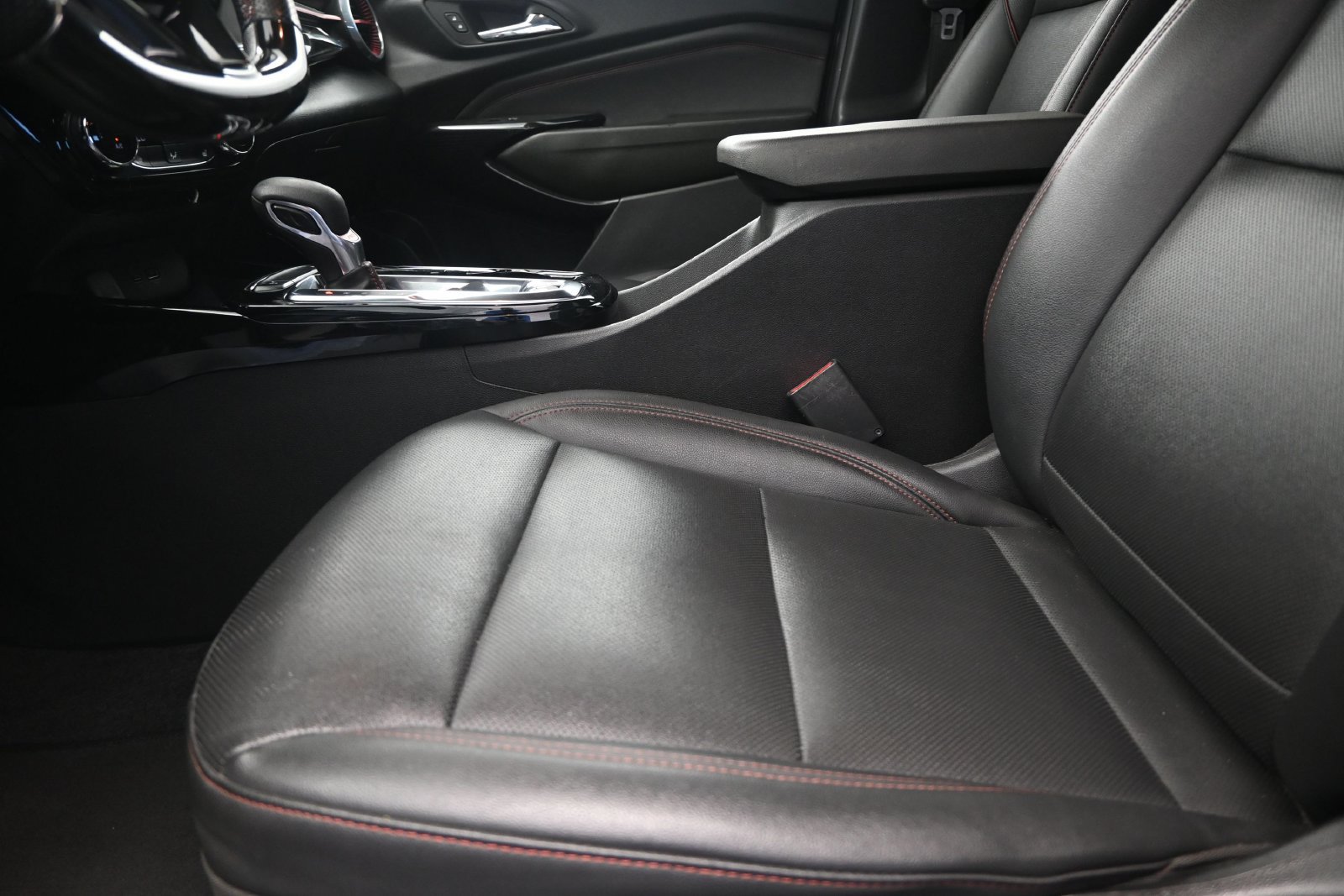Certified 2024 Chevrolet Trax RS FWD image 13