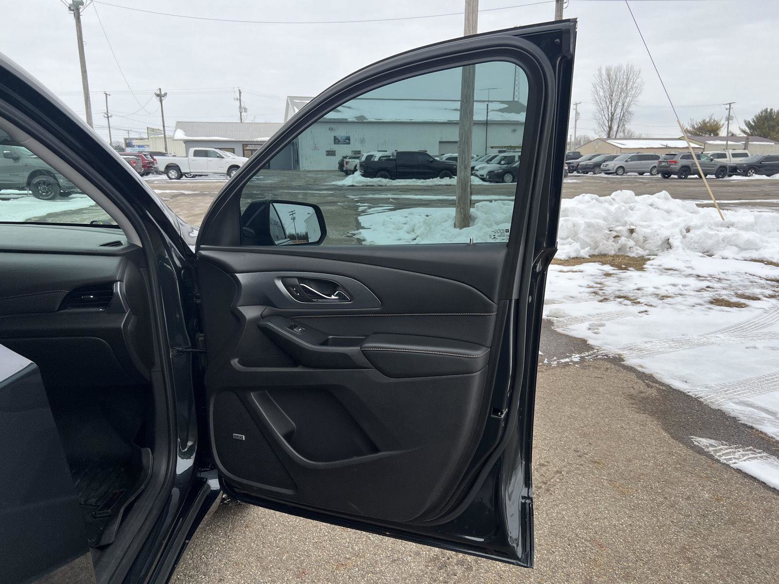 Used 2021 Chevrolet Traverse Premier image 32