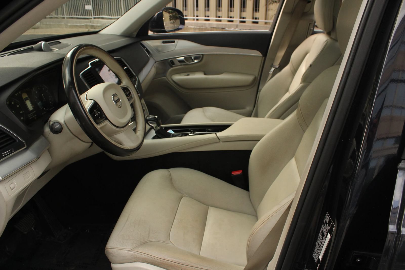 Used 2017 Volvo XC90 T6 Momentum AWD/4WD image 14