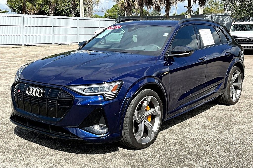 Certified 2023 Audi e-tron S Premium Plus w/ Black Optic Package image 9