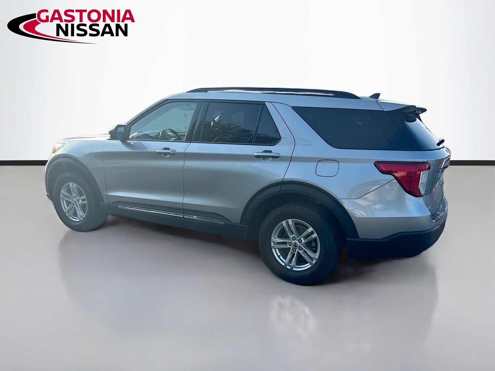 Used 2023 Ford Explorer XLT AWD/4WD image 6