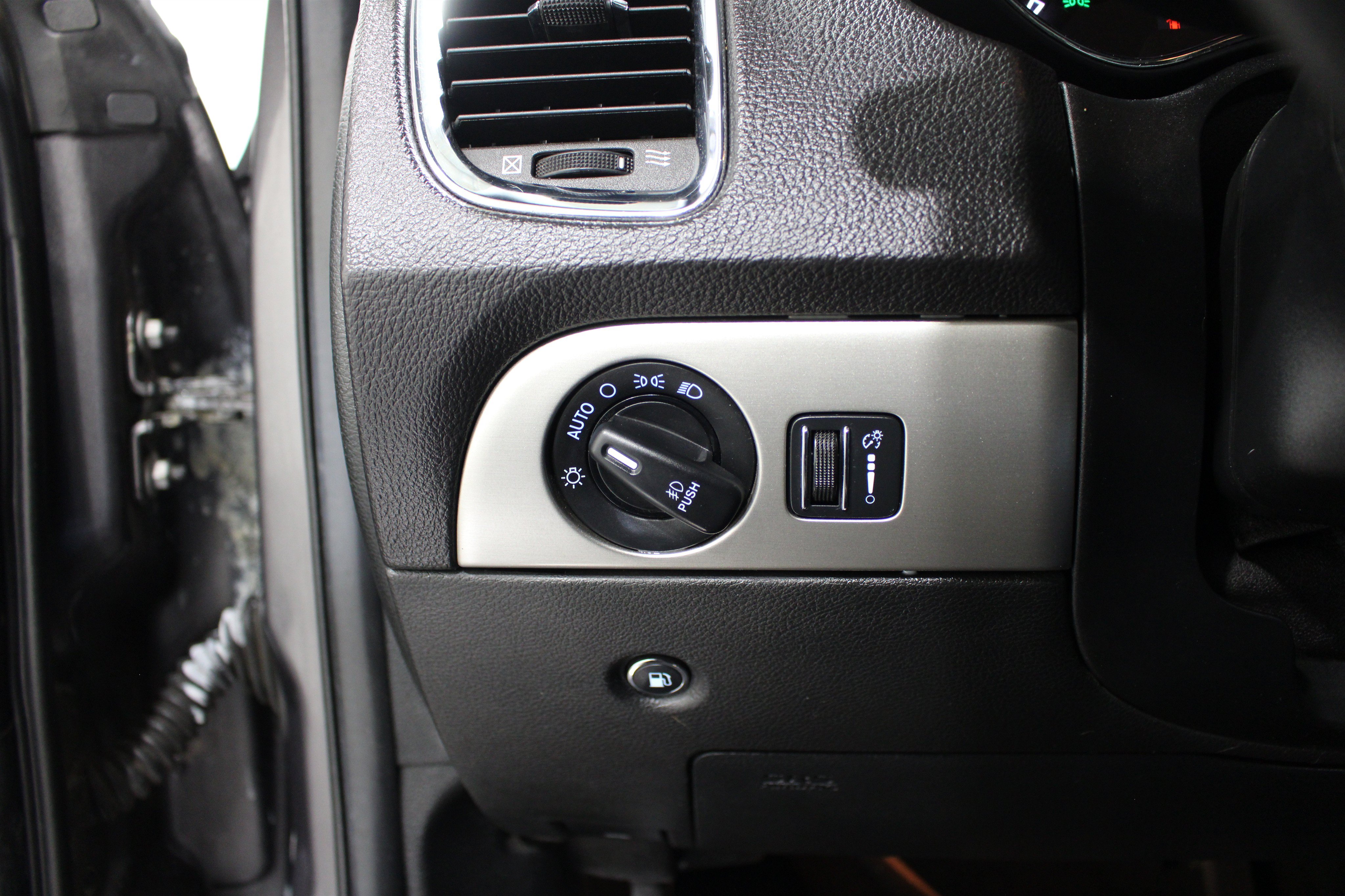 Used 2014 Dodge Durango R/T w/ Premium Nappa Leather Group RWD image 8