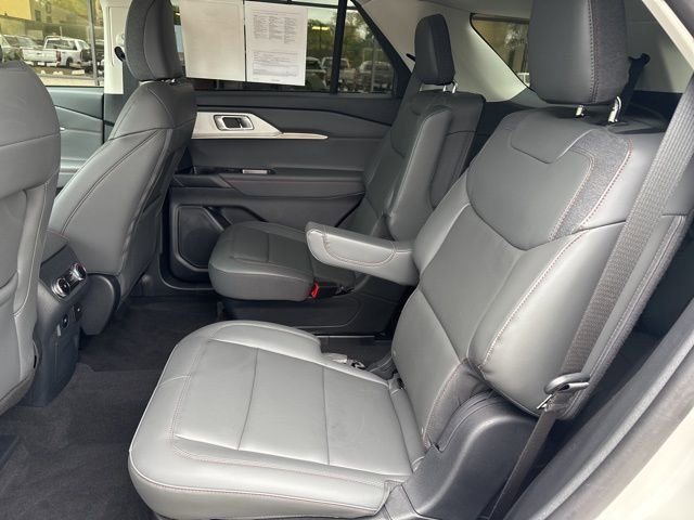Used 2025 Ford Explorer Active w/ Active Comfort Package RWD image 13