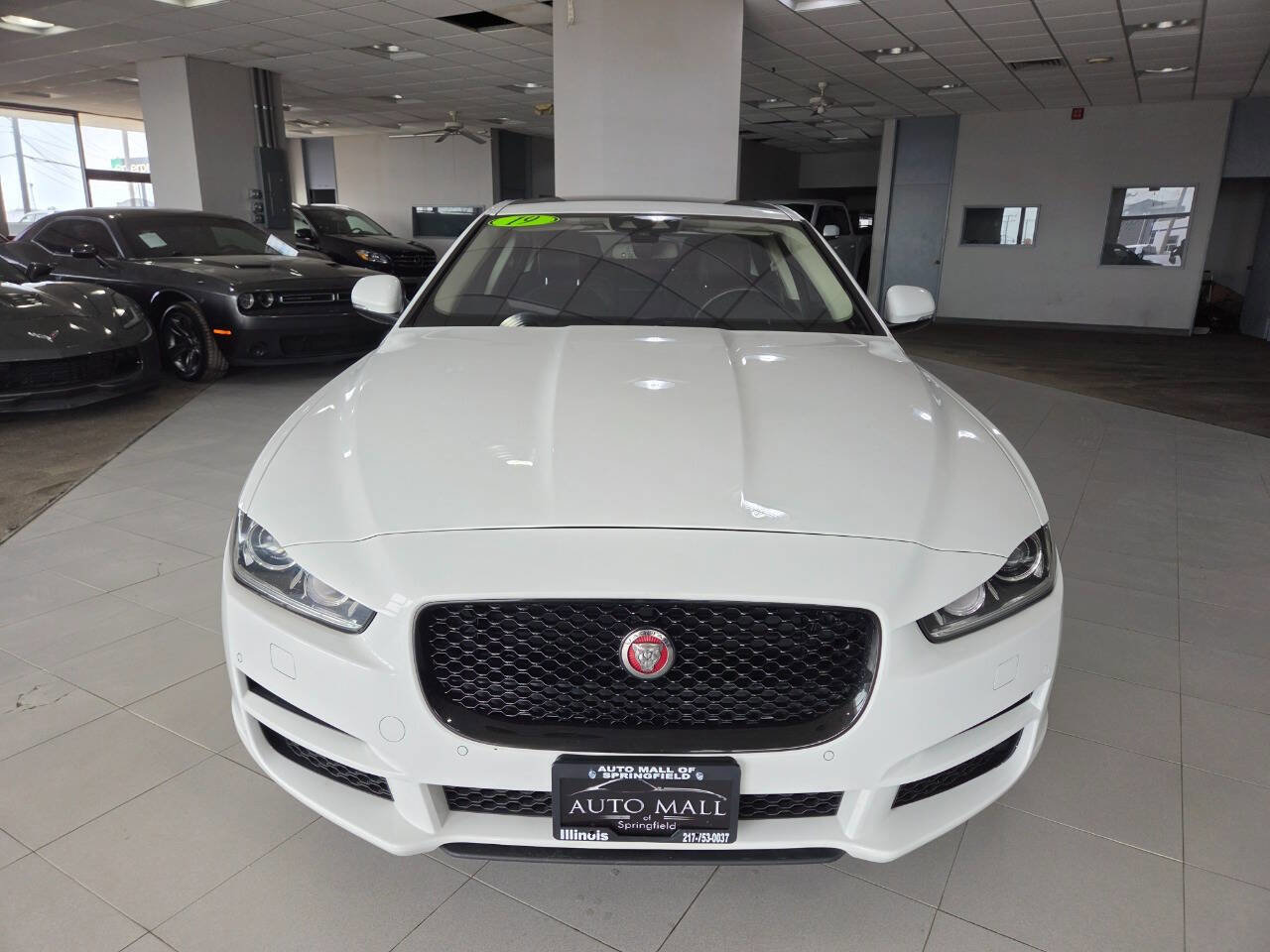 Used 2017 Jaguar XE Prestige RWD image 2