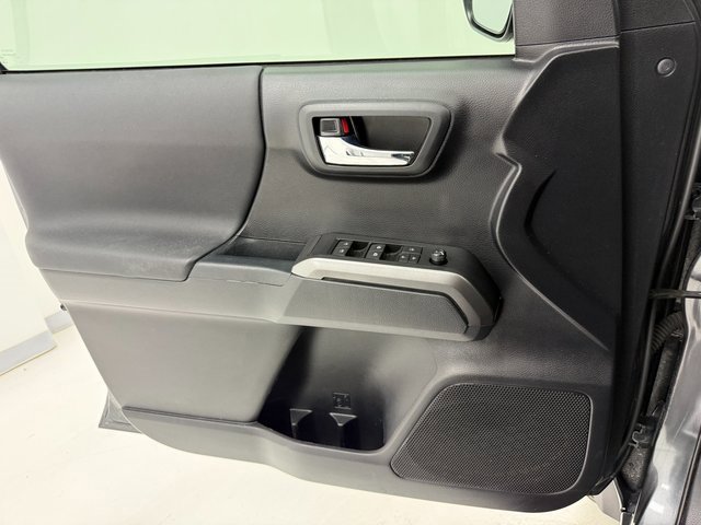 Used 2019 Toyota Tacoma TRD Off-Road image 16