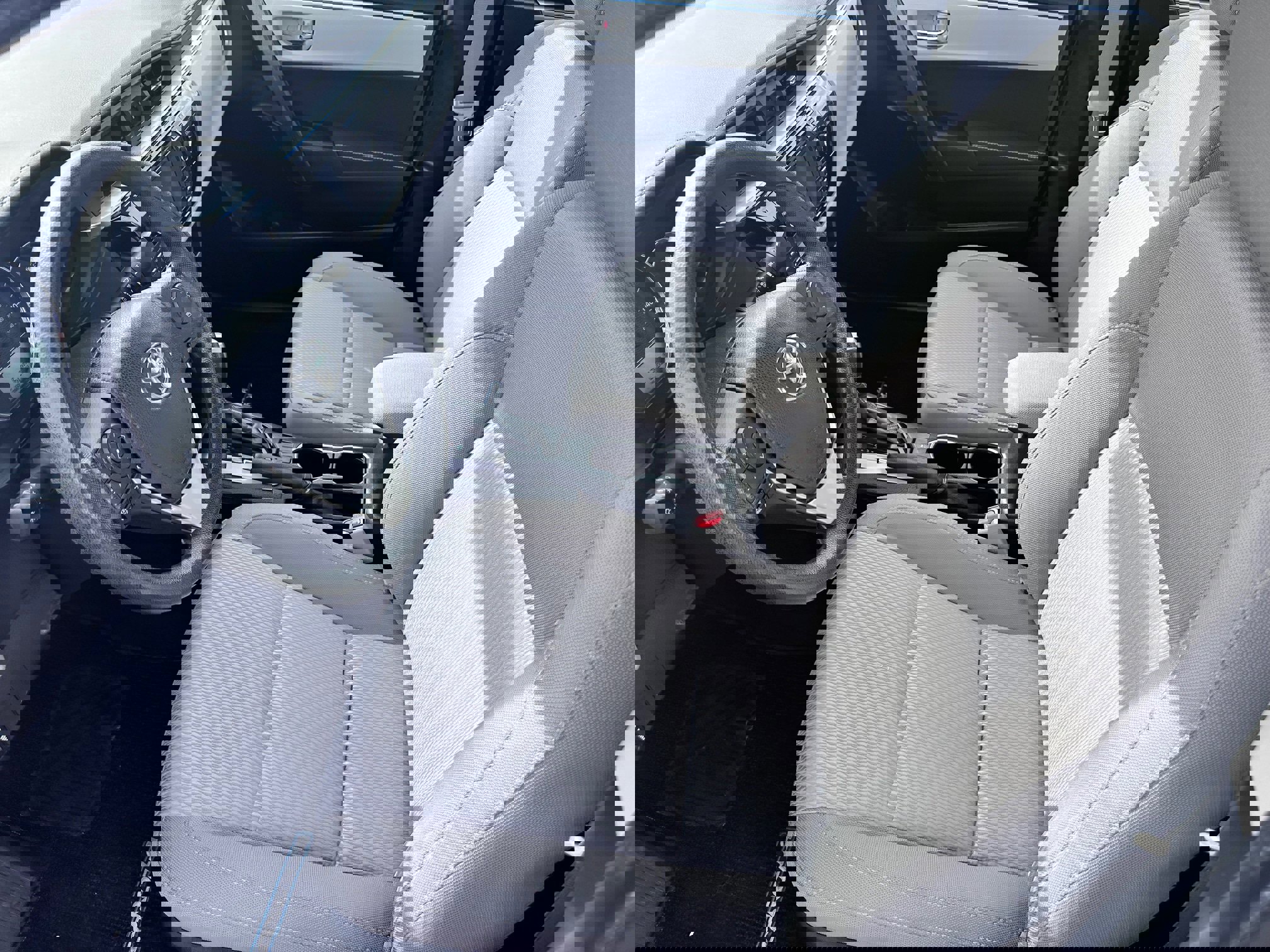 Used 2015 Toyota Corolla LE image 6