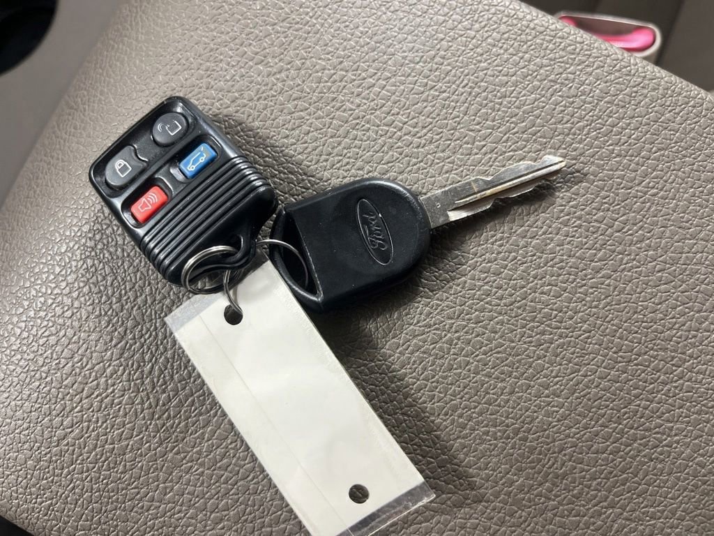 Used 2006 Ford Explorer XLT AWD/4WD image 30