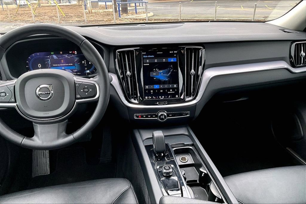 Used 2024 Volvo S60 B5 Core image 9