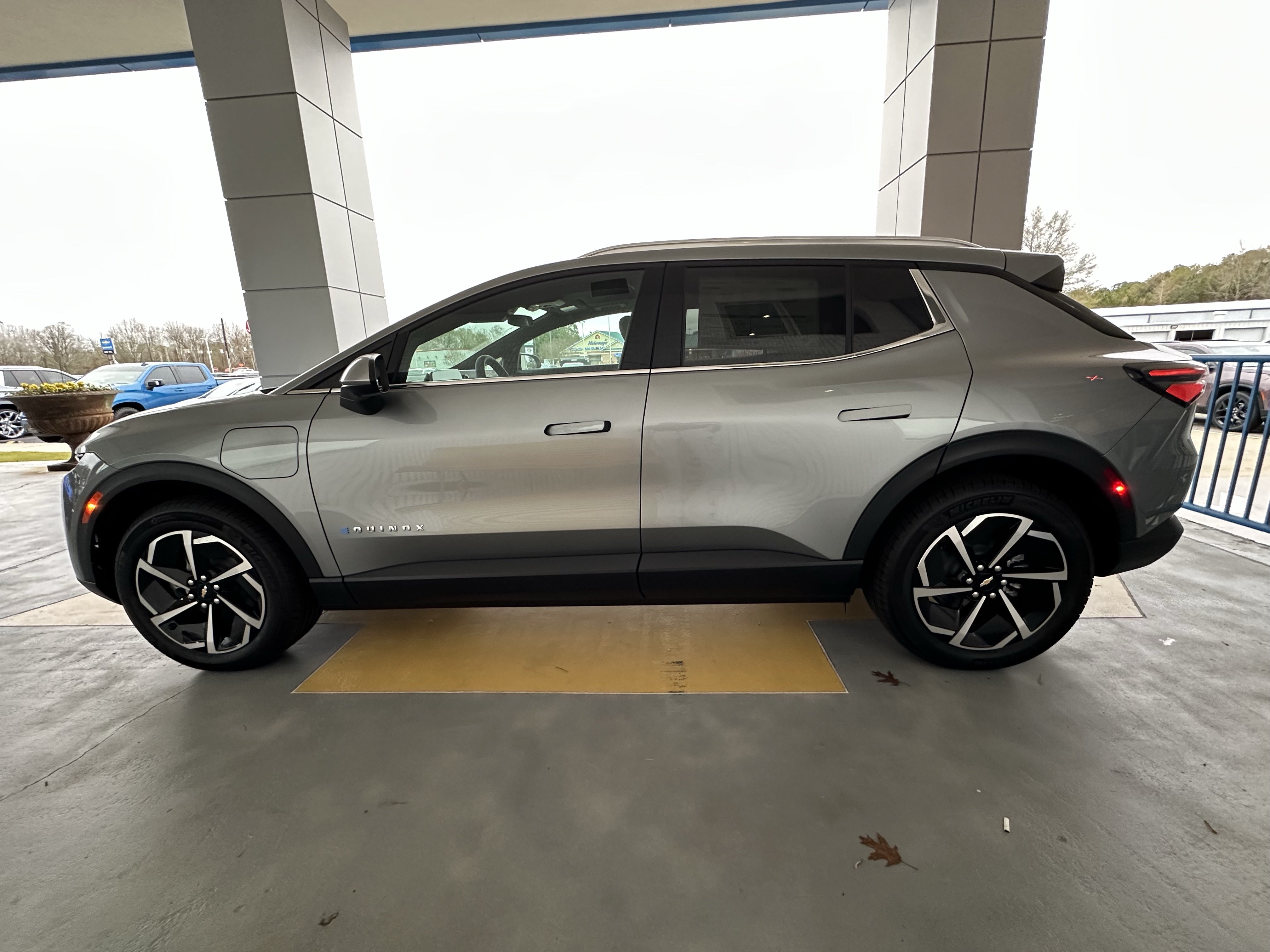 New 2026 Chevrolet Equinox EV LT AWD/4WD image 6