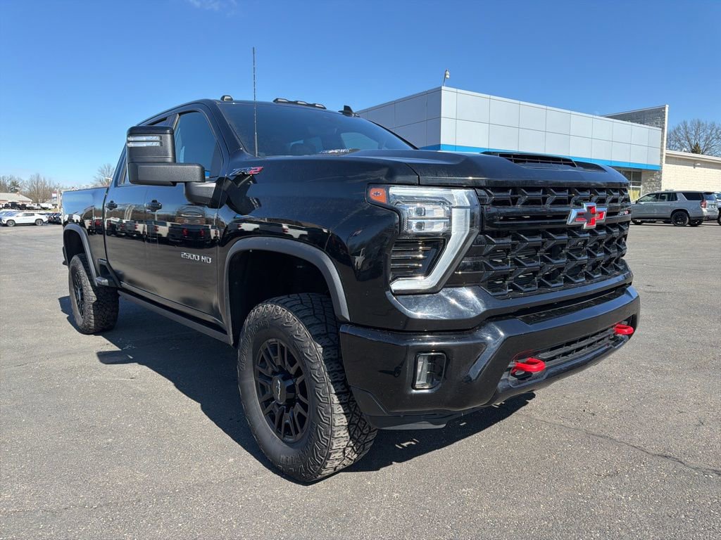 Used 2024 Chevrolet Silverado 2500 ZR2 w/ Technology Package AWD/4WD image 2