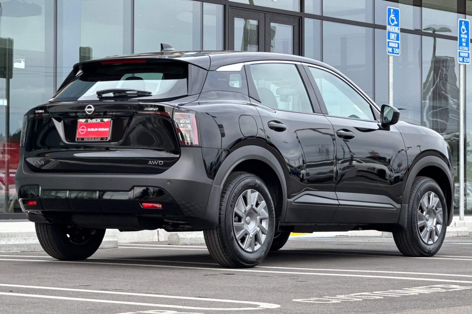 New 2025 Nissan Kicks S image 4