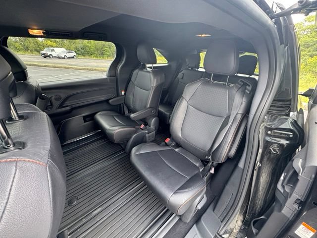 Used 2023 Toyota Sienna XSE AWD/4WD image 18
