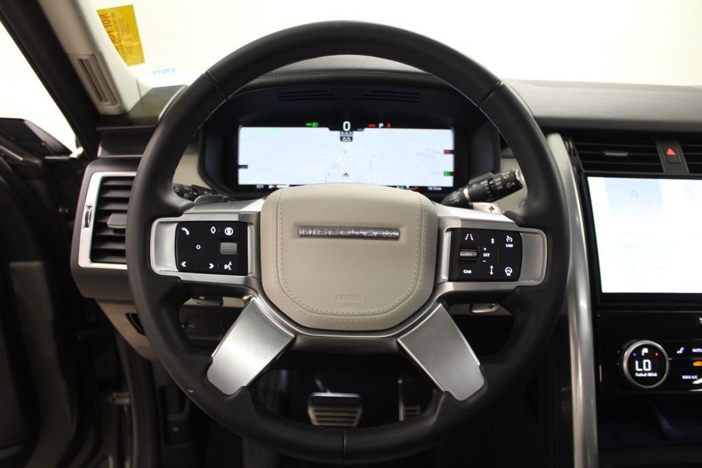Used 2025 Land Rover Discovery Metropolitan Edition AWD/4WD image 21