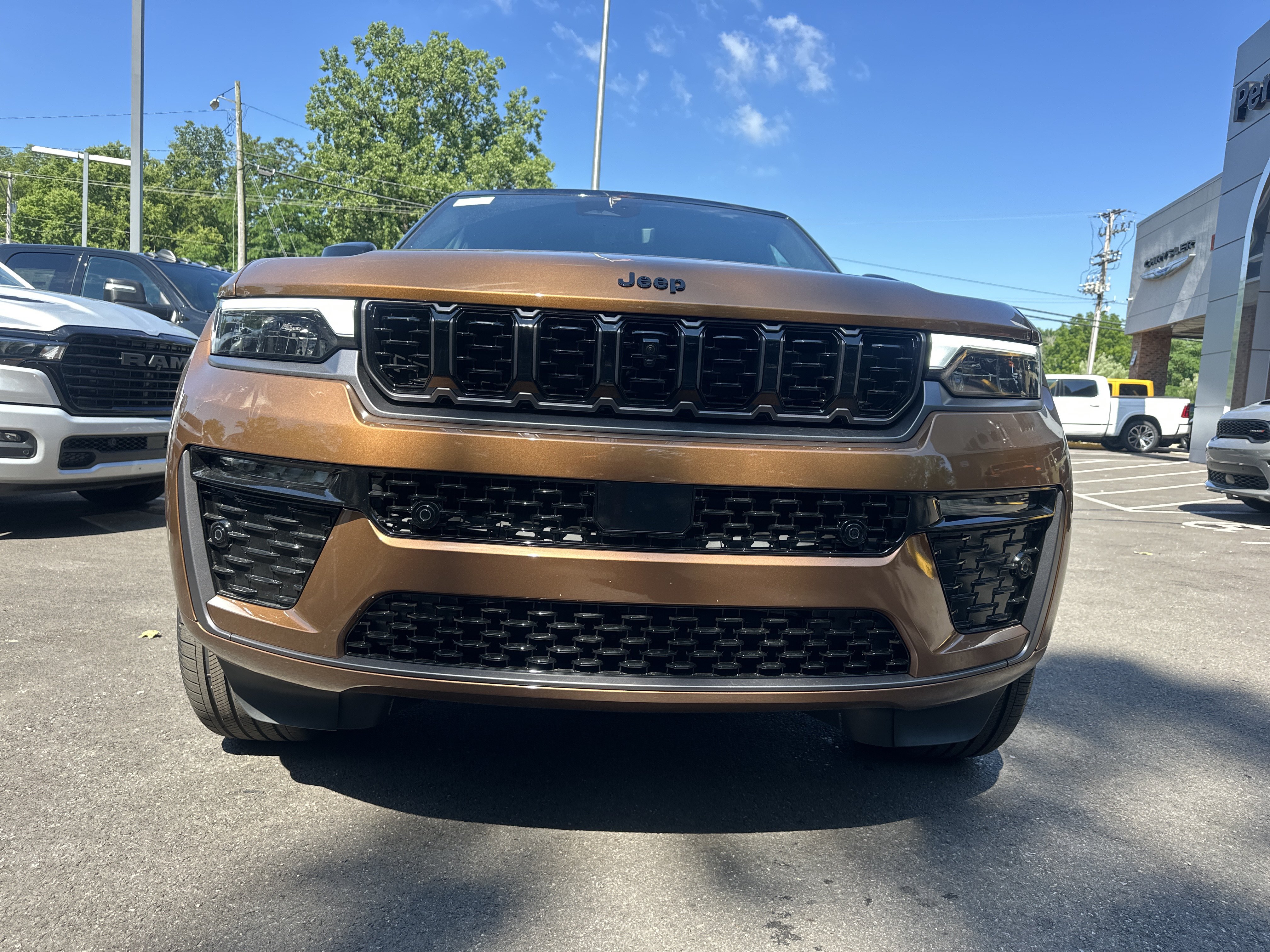 New 2026 Jeep Grand Cherokee Summit w/ Obsidian Package AWD/4WD image 22