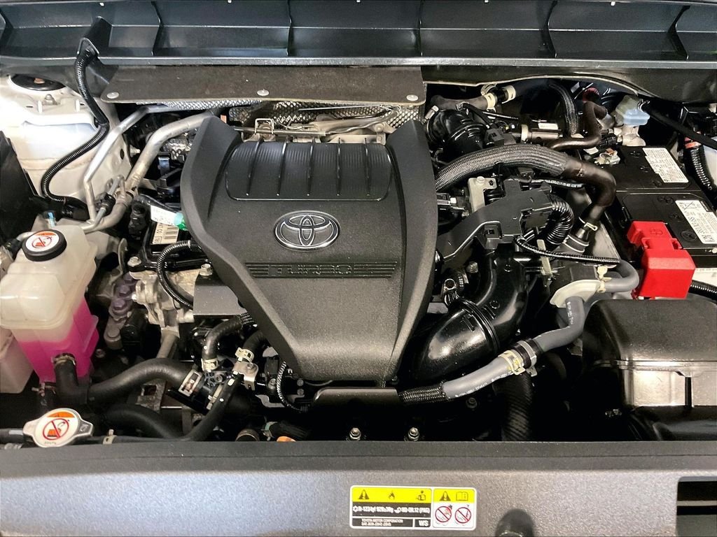 Used 2023 Toyota Highlander XLE AWD/4WD image 30