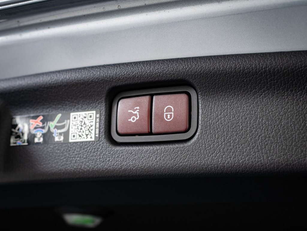 Certified 2025 Mercedes-Benz C 300 4MATIC Sedan image 20