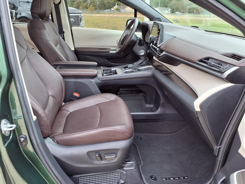 Used 2023 Toyota Sienna Platinum image 12