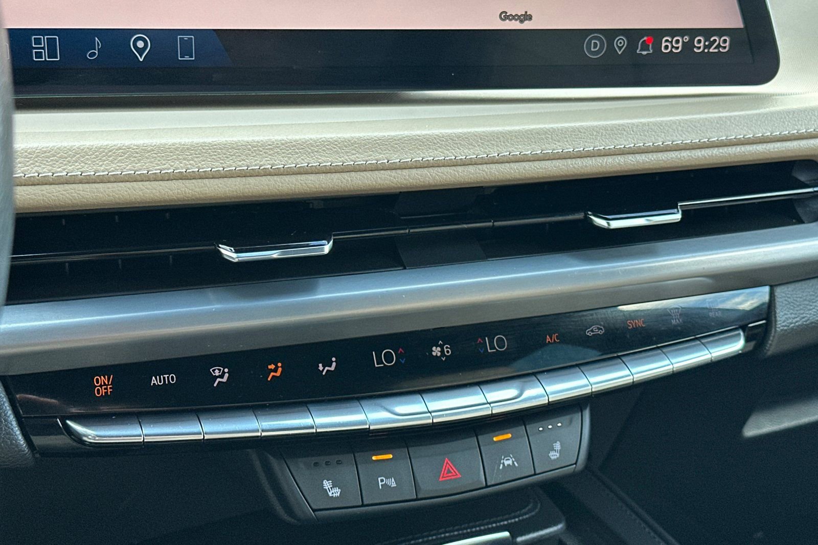 Used 2024 Cadillac XT4 Luxury w/ Cold Weather Package image 28