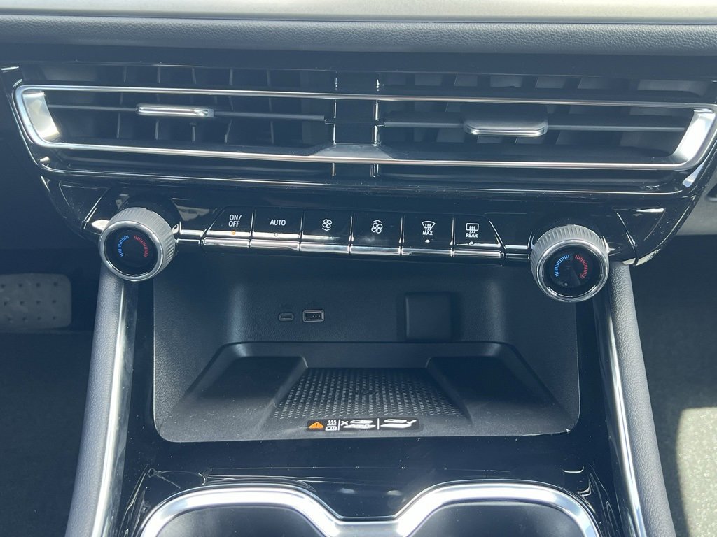 New 2025 Chevrolet Traverse LT image 23