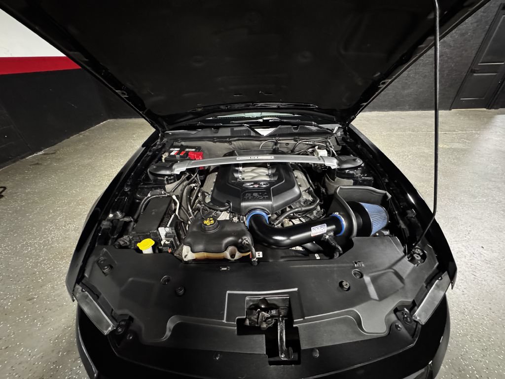 Used 2012 Ford Mustang GT Premium w/ Security Pkg RWD image 9