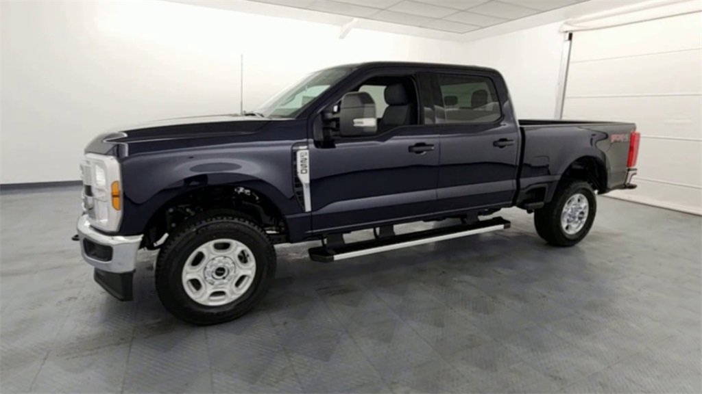 New 2025 Ford F250 XLT w/ FX4 Off-Road Package image 4