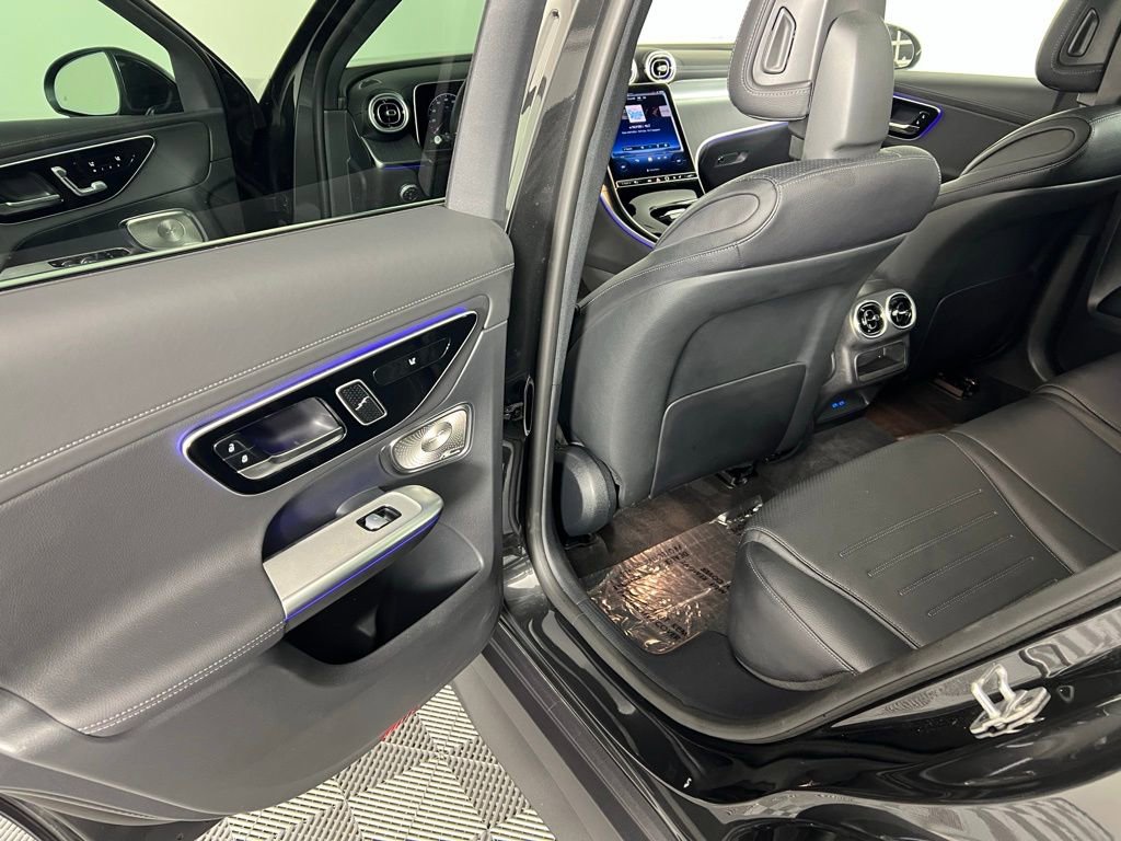 Used 2025 Mercedes-Benz GLC 300 4MATIC image 24