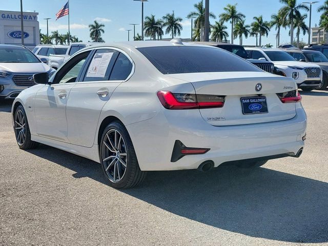 Used 2022 BMW 330e image 4