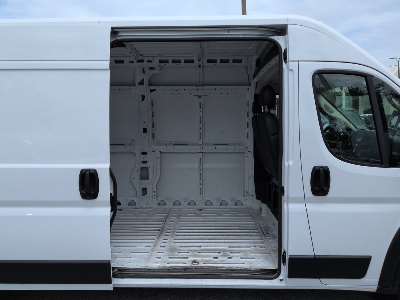 Used 2025 RAM ProMaster 3500 w/ Convenience Group FWD image 14