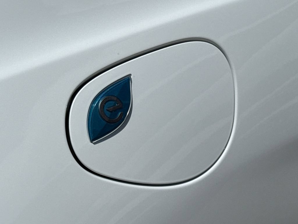 Used 2024 Chrysler Pacifica Limited FWD image 11