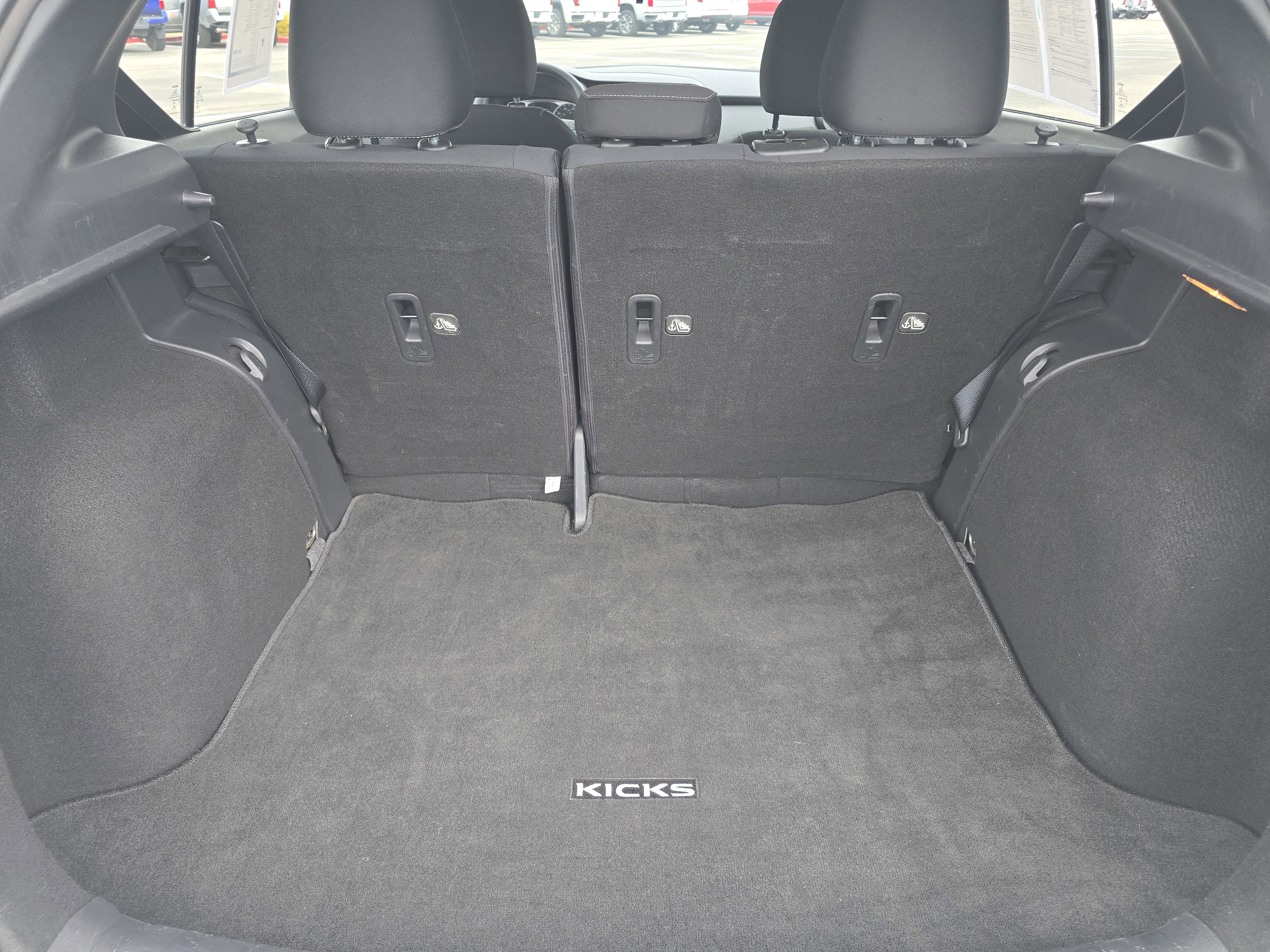 Used 2022 Nissan Kicks S image 11