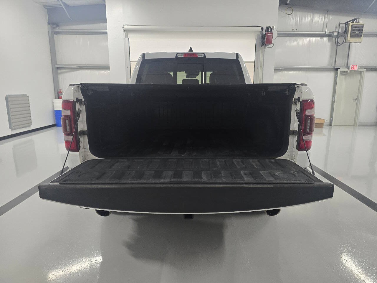 Used 2023 RAM 1500 Laramie AWD/4WD image 9