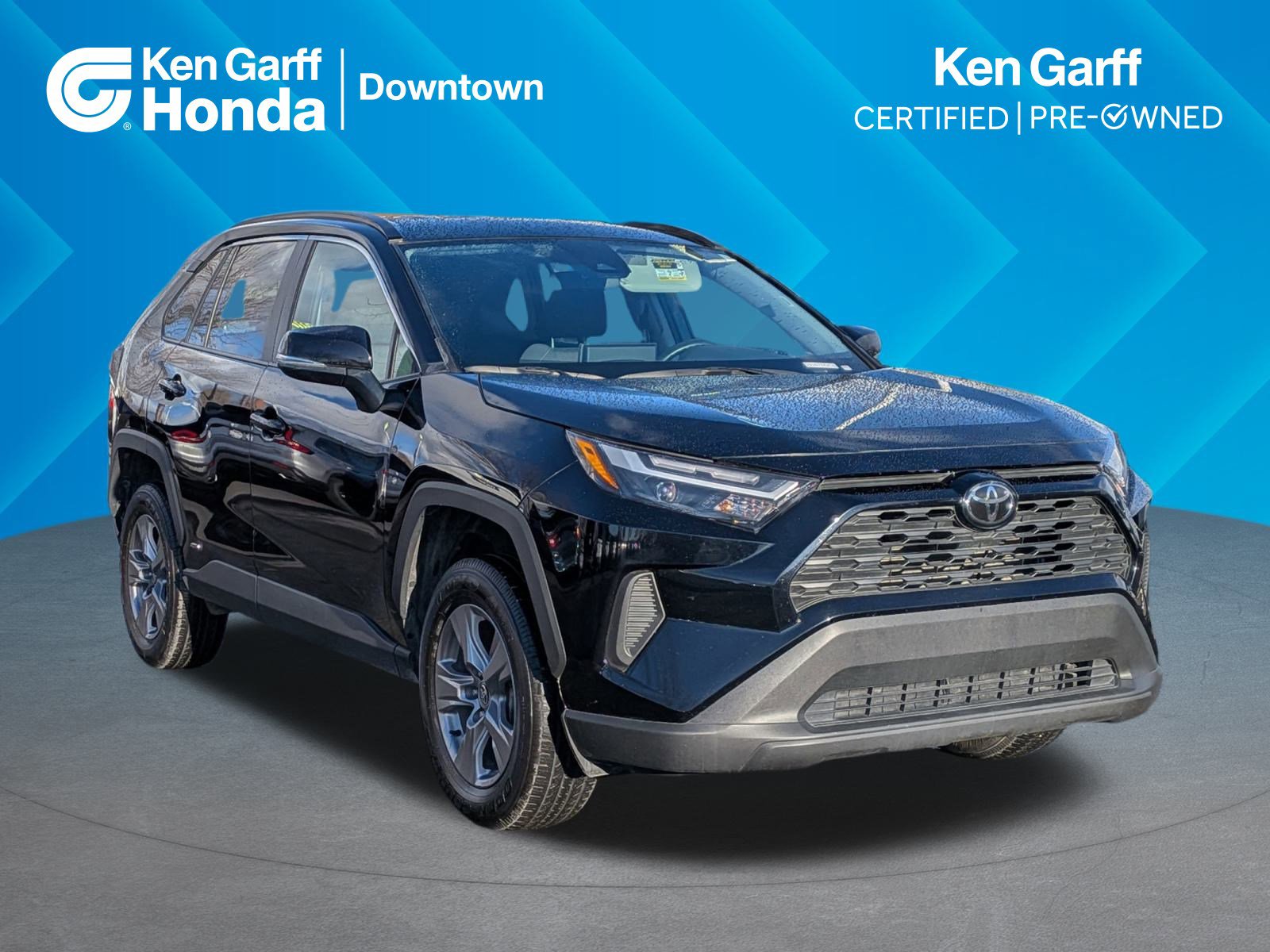 Used 2025 Toyota RAV4 XLE image 1