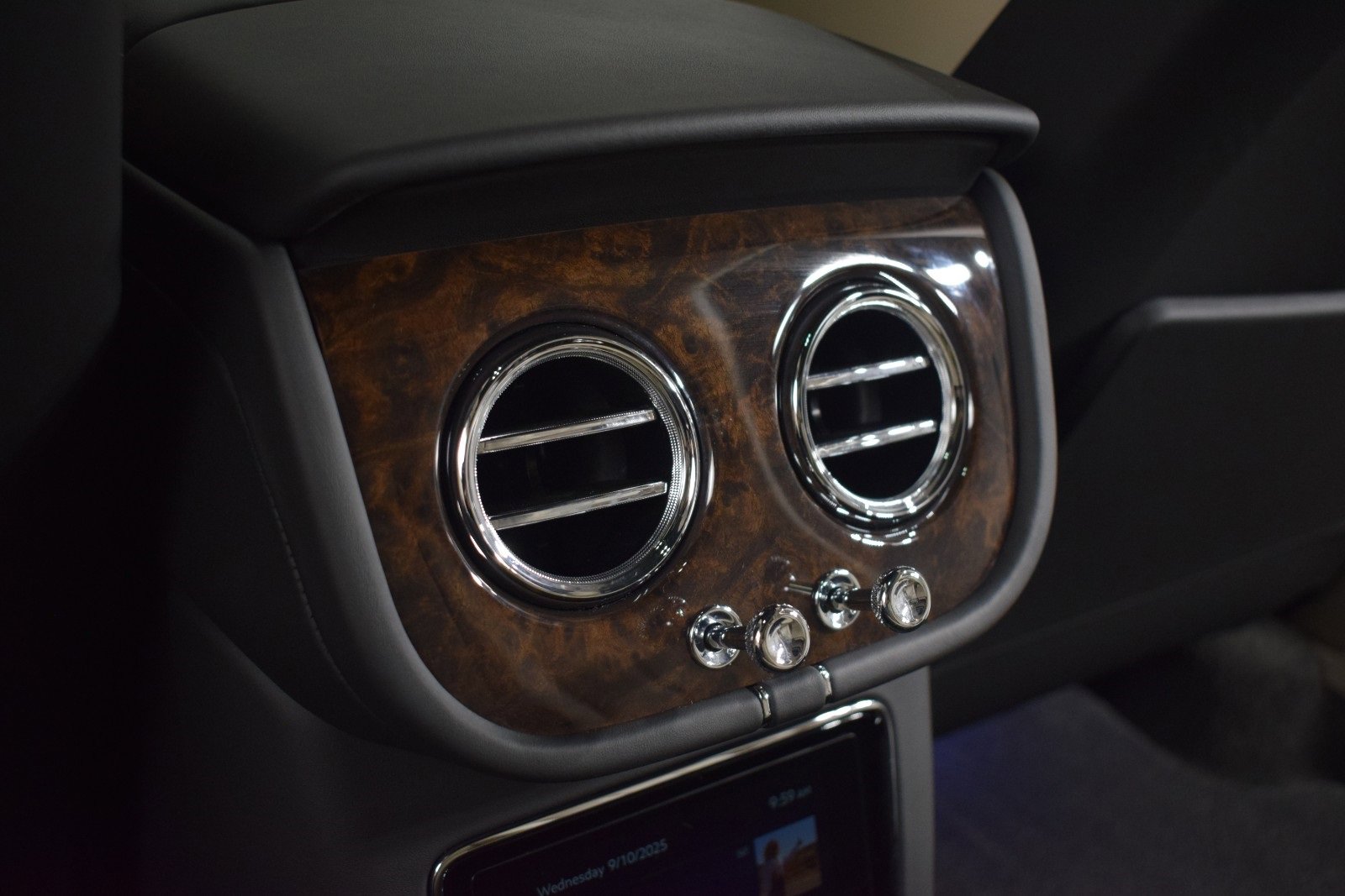 New 2025 Bentley Bentayga image 22