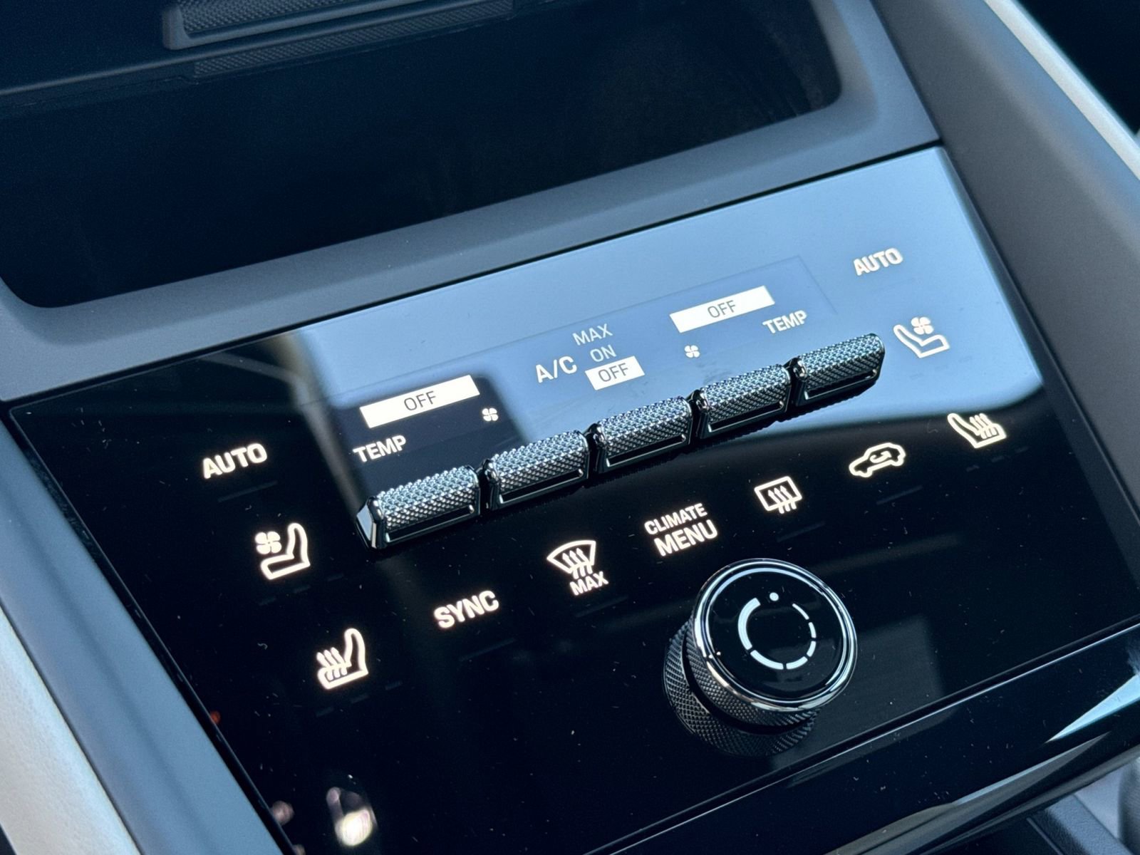 New 2026 Porsche Macan 4 Electric image 25