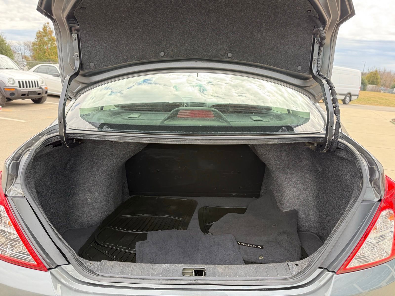 Used 2018 Nissan Versa S FWD image 32