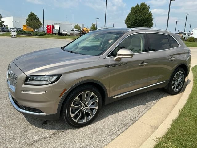 Used 2021 Lincoln Nautilus Reserve AWD/4WD image 3