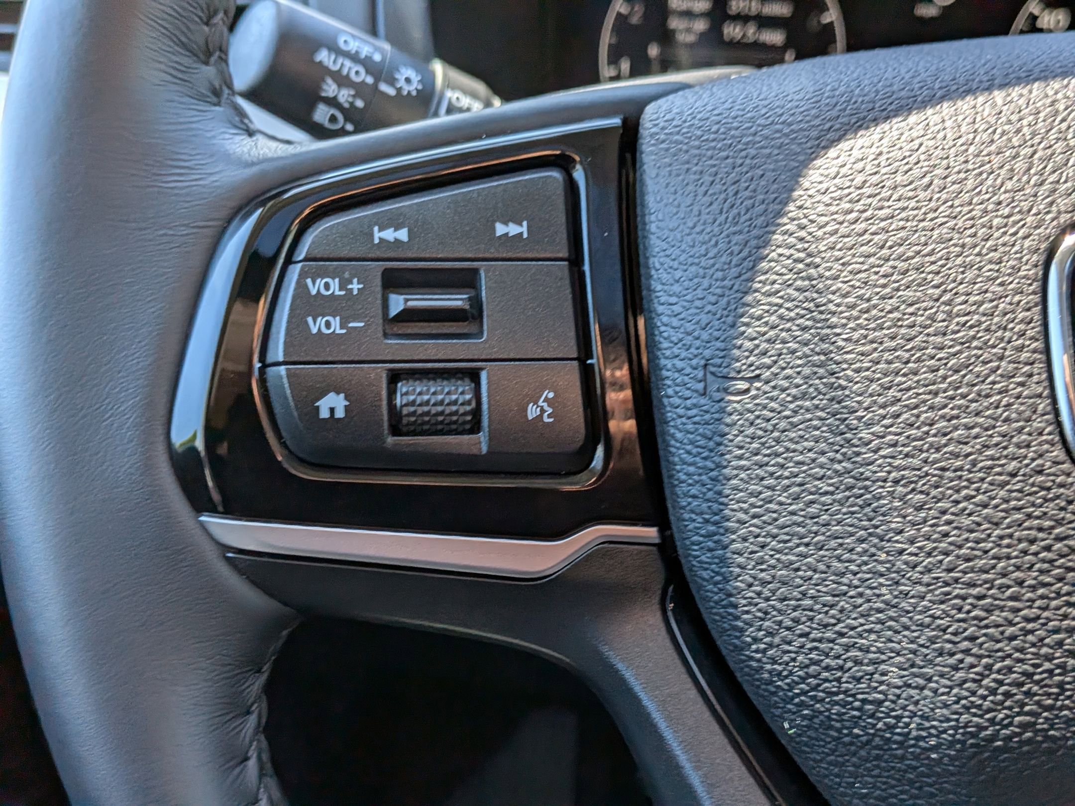 Certified 2025 Honda Odyssey Touring image 14