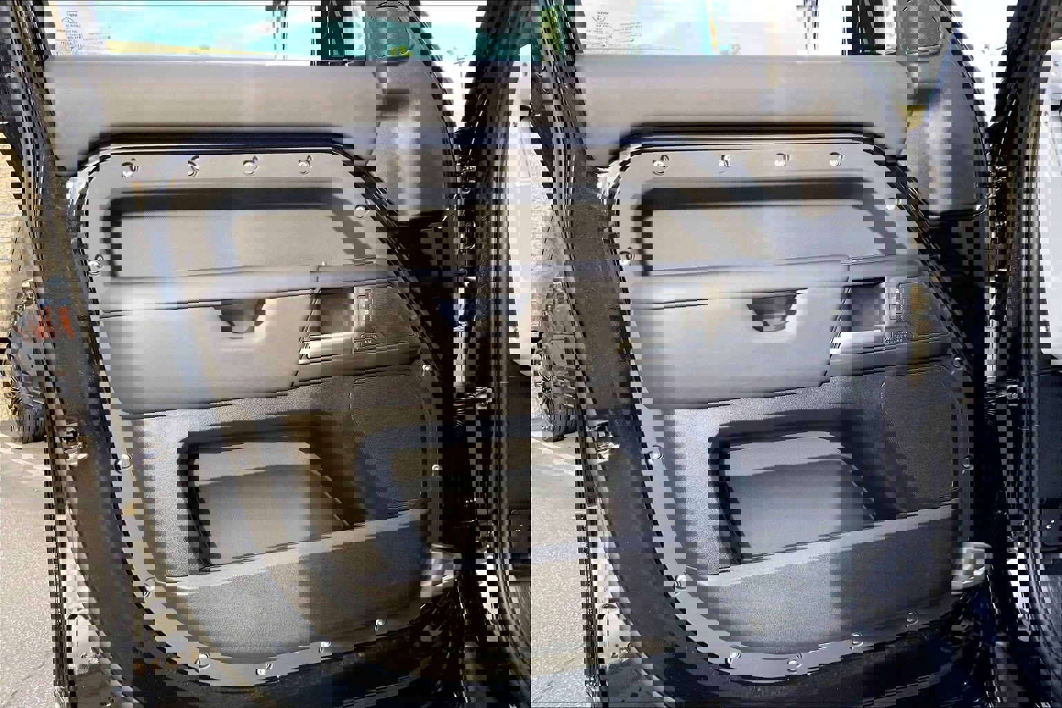 New 2026 Land Rover Defender 130 X-Dynamic SE image 11